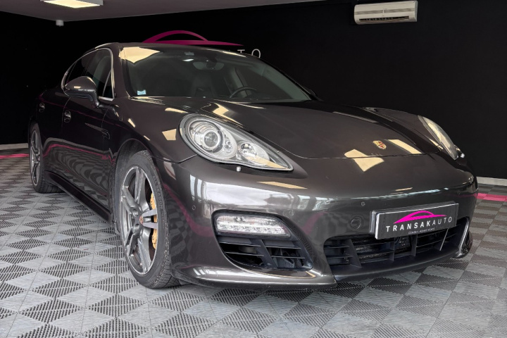 PORSCHE PANAMERA